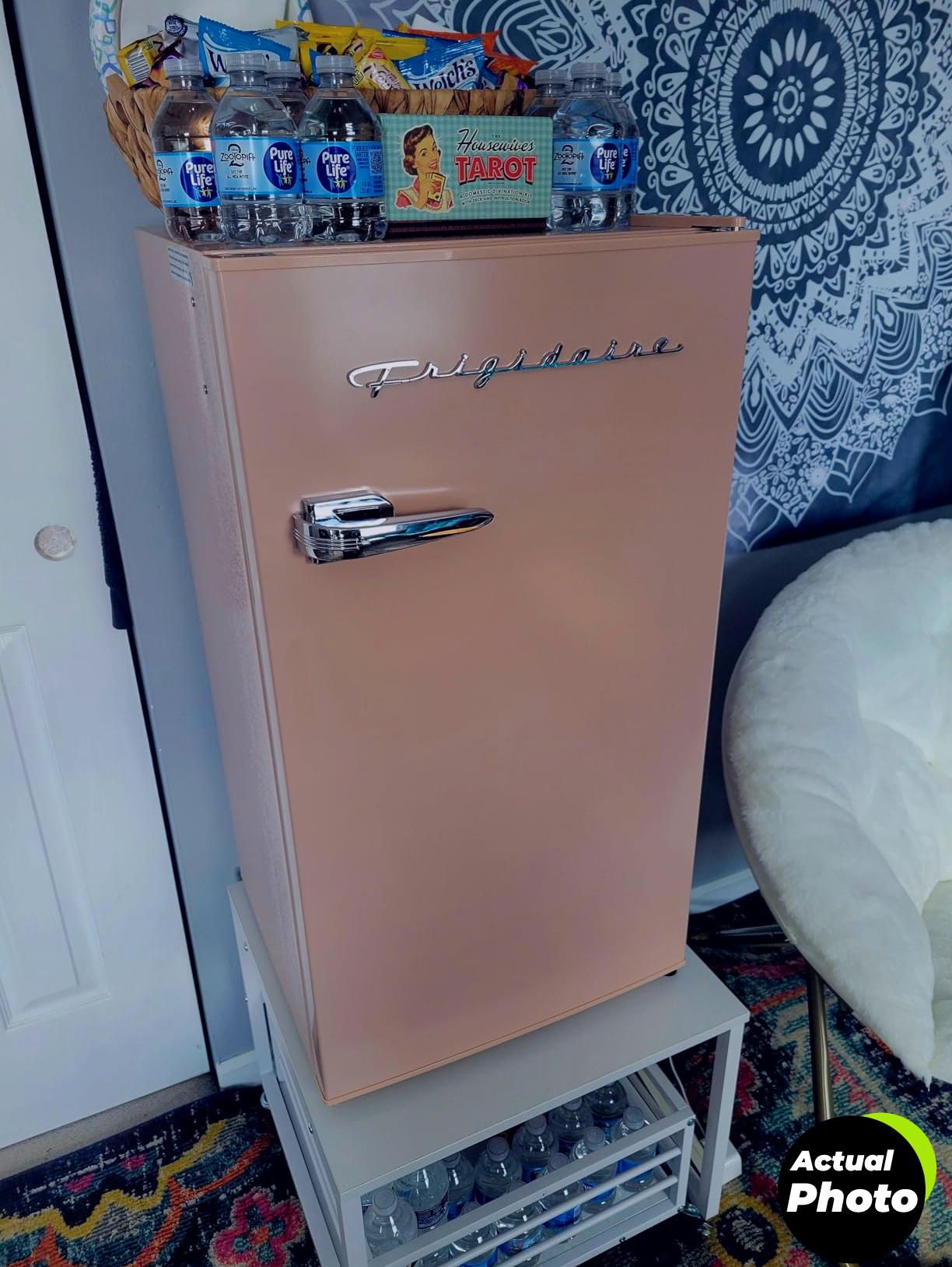 frigidaire-bar-fridge-retro-3-1-cu-ft-black-foto-1
