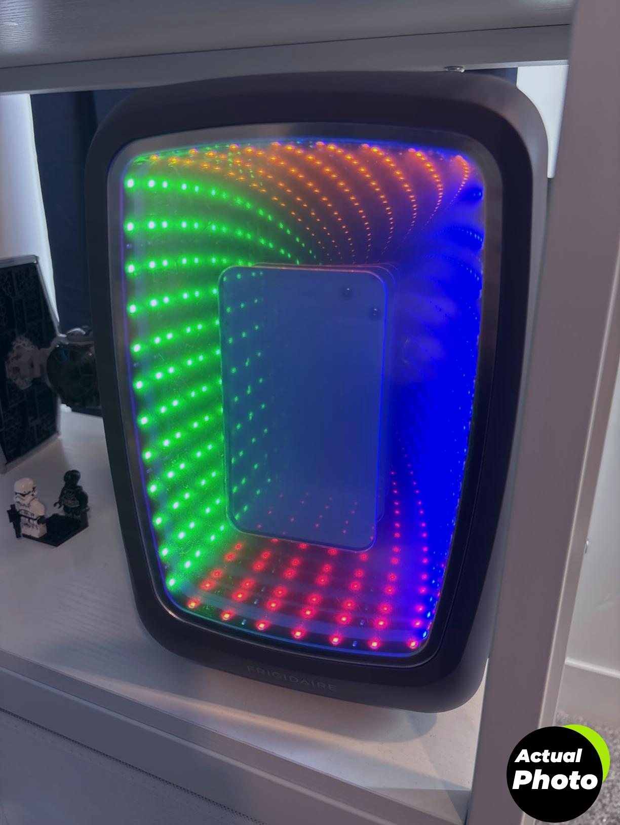 frigidaire-gaming-mini-fridge-6-can-stealth-foto-1