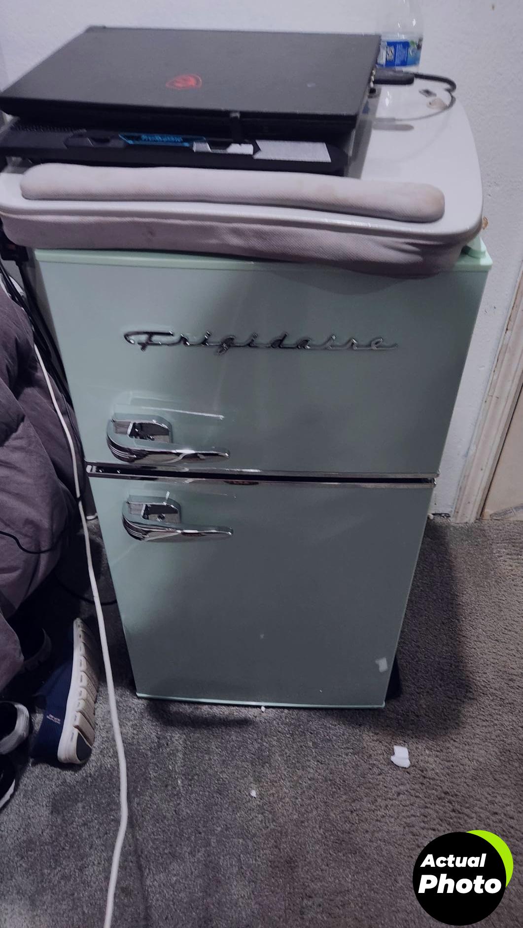 frigidaire-mini-fridge-cream-3-1-cu-ft-foto-1