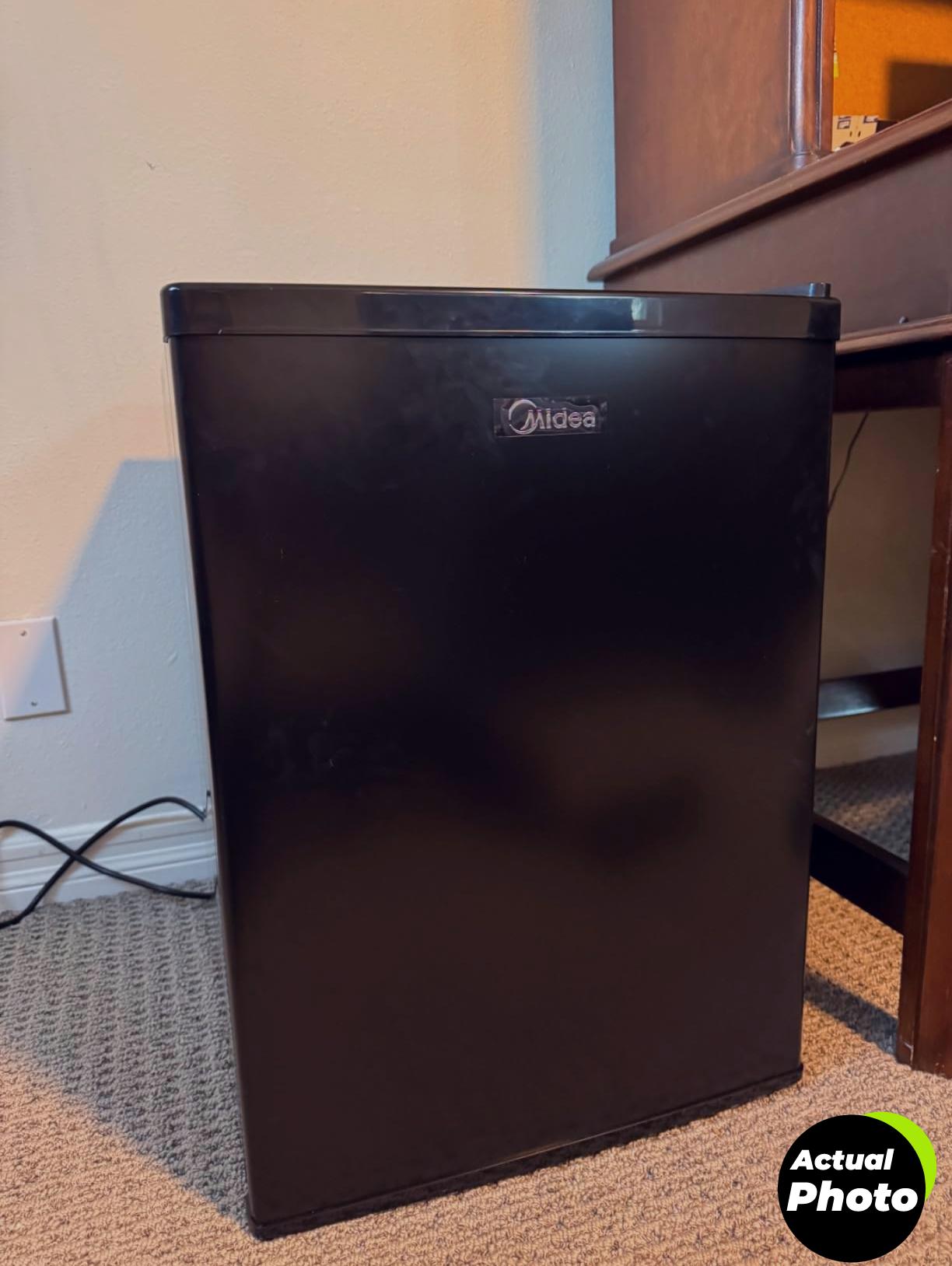 midea-compact-refrigerator-65-black-foto-3