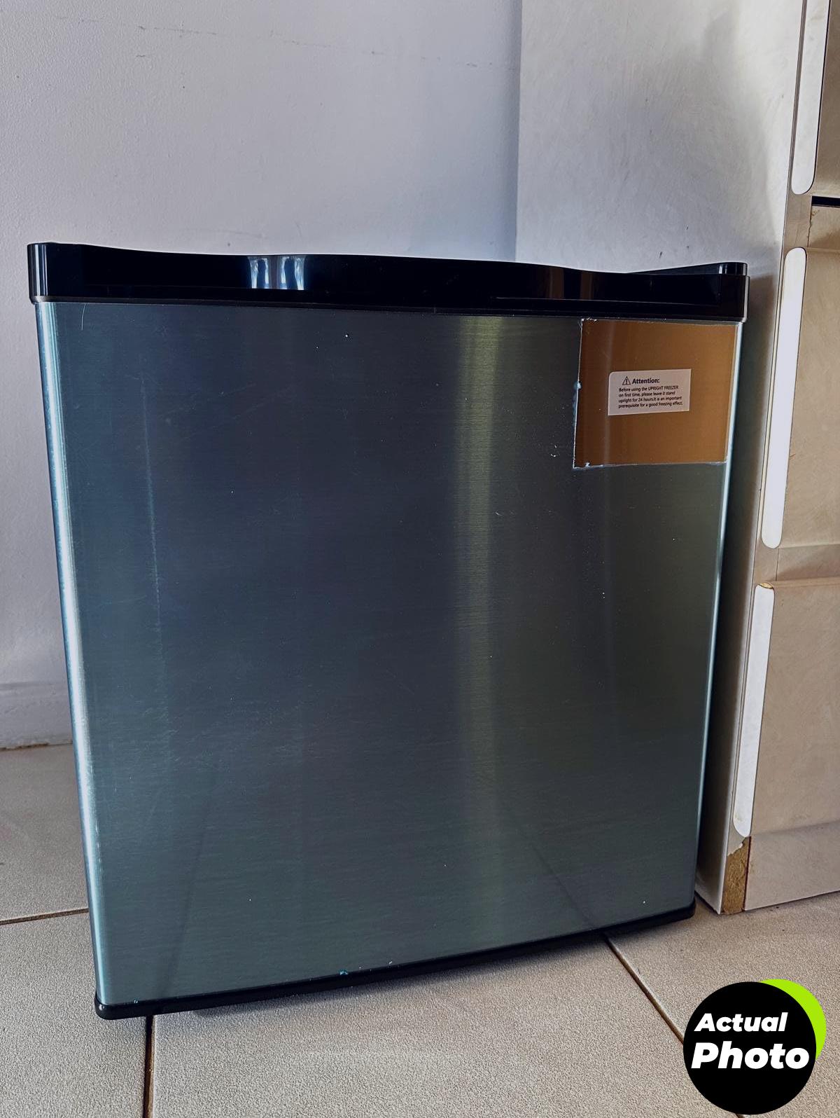 mini-freezer-compact-3cu-black-foto-1