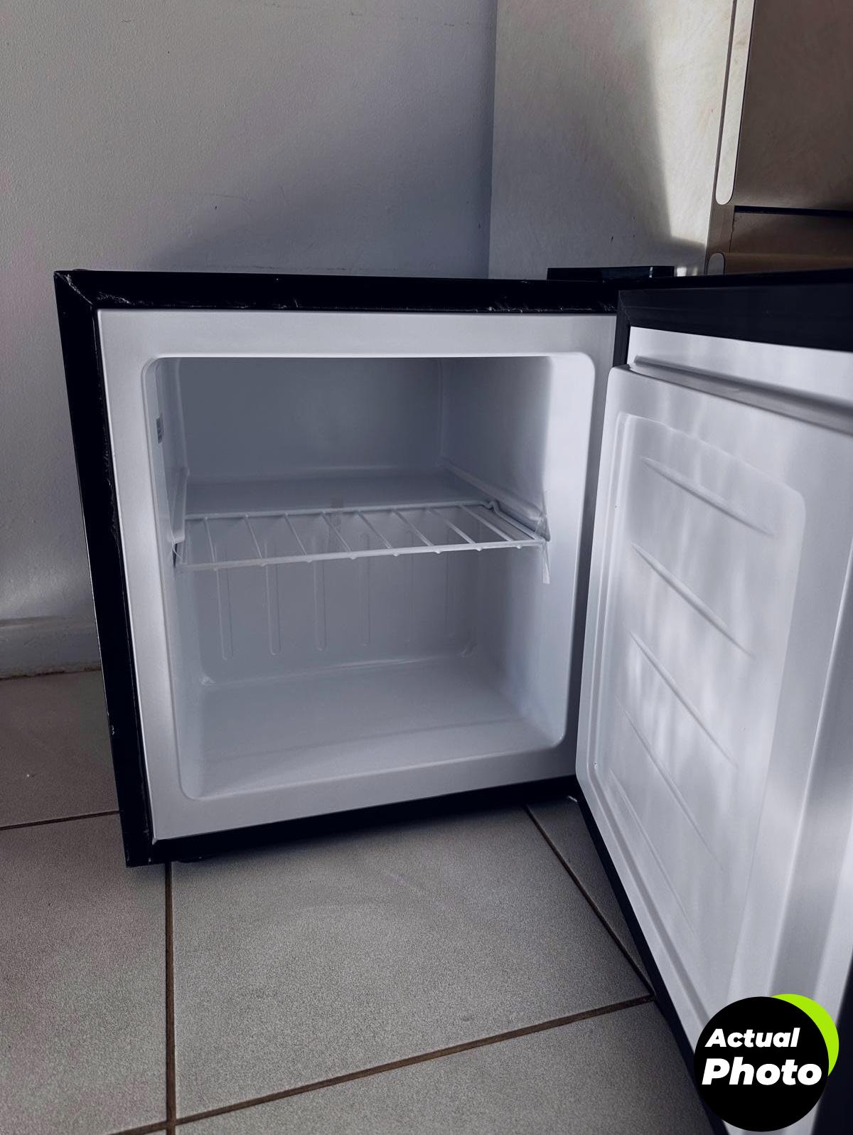 mini-freezer-compact-3cu-black-foto-3