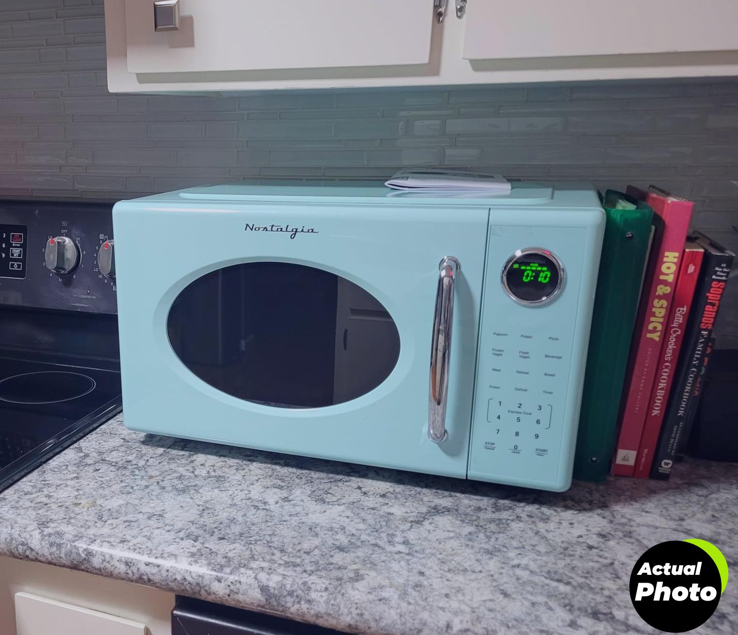 nostalgia-microwave-pink-1000w-foto-1